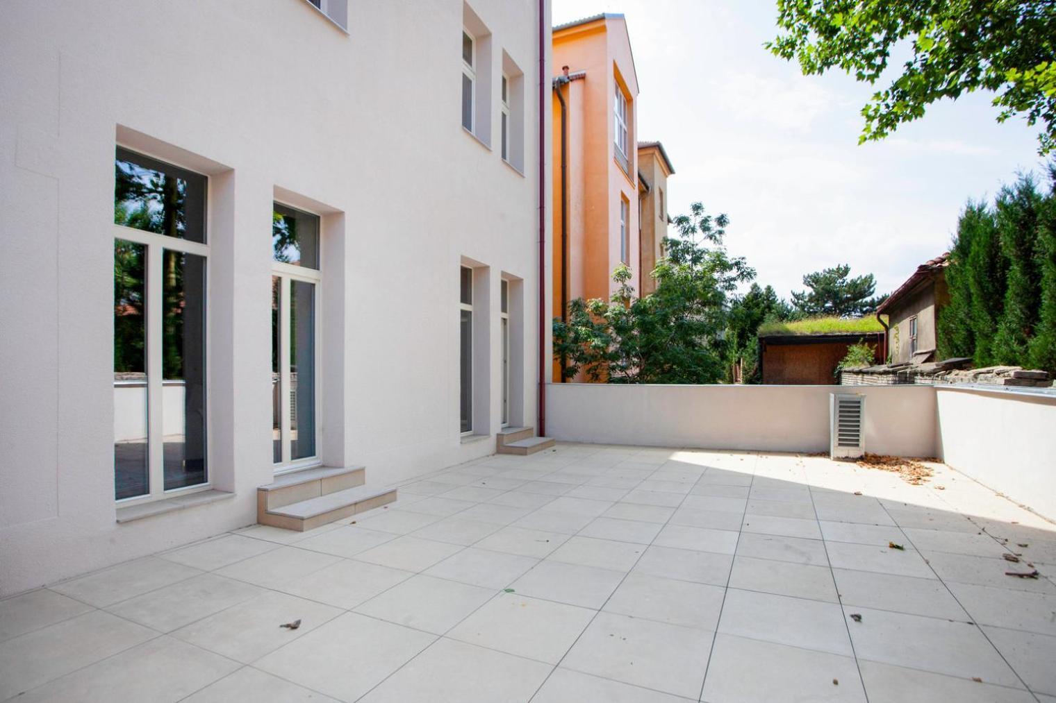 Blueground Vrsovice Private Terrace Equipped Prg-8